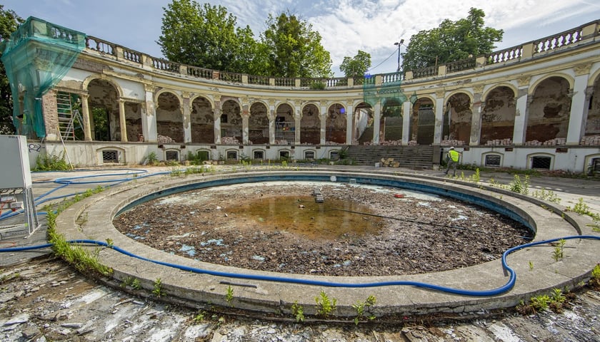 Bastion Sakwowy przechodzi gruntowną renowację. Na budowie trwają intensywne prace