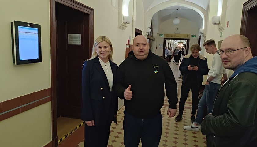 Prezes firmy Michalczewski, Aleksandra Michalczewska oraz Krzysztof Balawejder, prezes wrocławskiego MPK