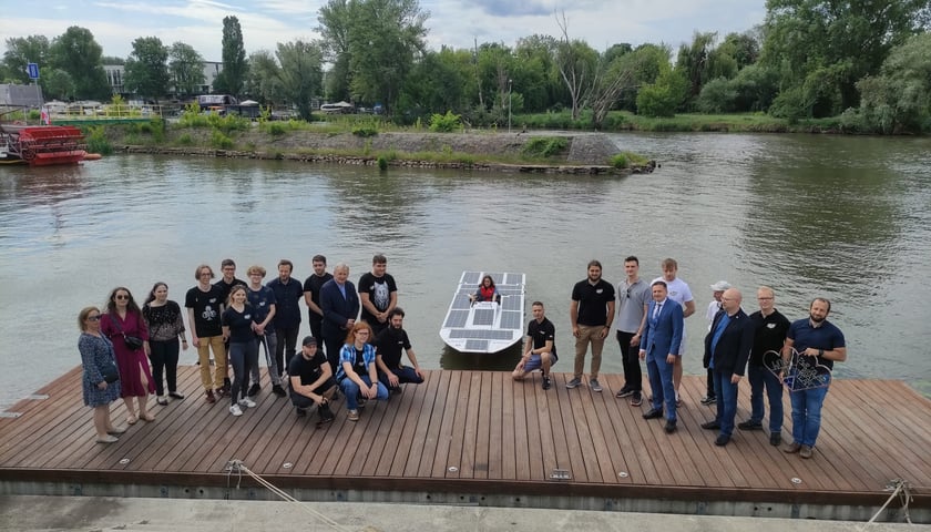 Łódź solarną zaprojektowali i zbudowali studenci PWr Solar Boat Team