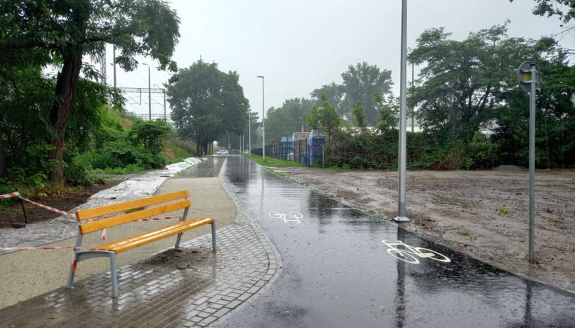 W ramach inwestycji zamontowano ławki dla mieszkańców