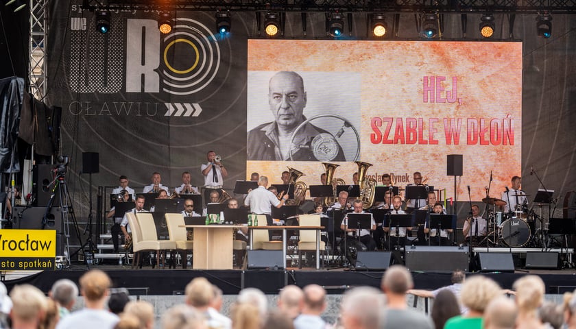 Koncert „Hej szable w dłoń!” poświęcony Andrzejowi Waligórskiemu na Rynku we Wrocławiu, 26.06.2022 r.