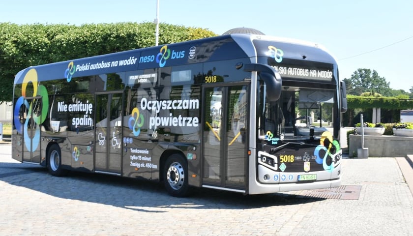 Autobus wodorowy będzie jeździł po wrocławskich ulicach do 1 lipca włącznie