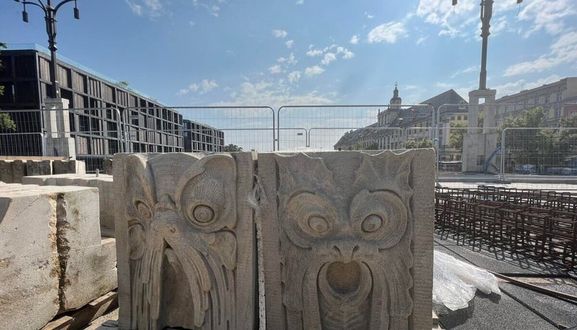 Maszkarony to rzeźbiarskie motywy dekoracyjne w postaci stylizowanej głowy ludzkiej