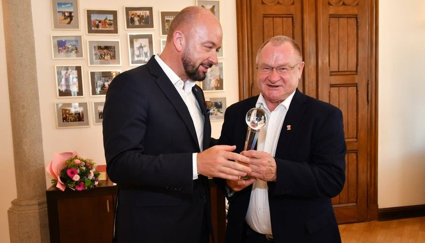 Dr Jerzy Kosa współorganizował m.in. 10 pikników olimpijskich Wrocławia i Dolnego Śląska oraz Mistrzostwa Świata w zapasach ? styl klasyczny we Wrocławiu. Był w kierownictwie 10 Maratonów Wrocław i 8 Nocnych Wrocław Półmaratonów