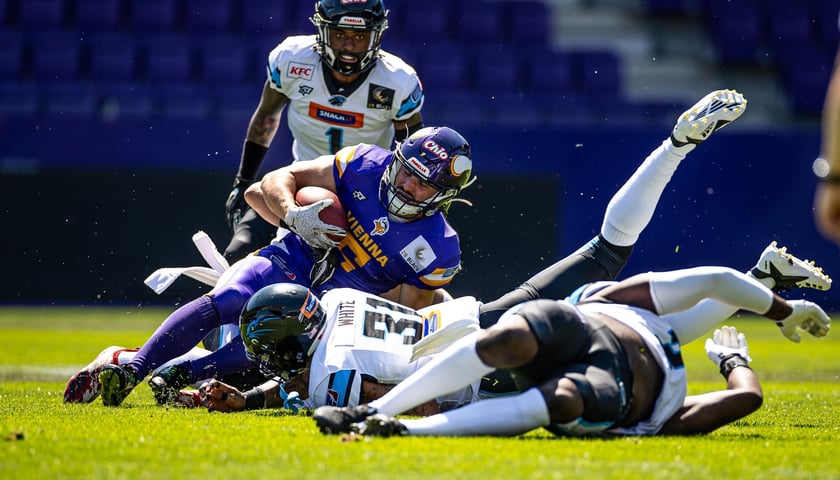 Po wyrównanym początku spotkania, z biegiem czasu rosła przewaga gospodarzy. Ostatecznie Vienna Vikings pokonali Panthers Wrocław 30:6.