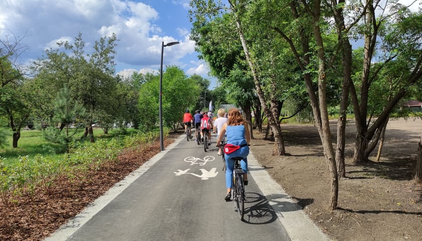 Mieszkańcy Wrocławia mogą już korzystać z nowych odcinków Promenady Krzyckiej. Uroki trasy cenią sobie nie tylko rowerzyści, ale również spacerowicze czy miłośnicy jazdy na rolkach.