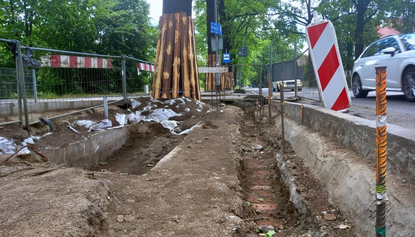 Trwają prace nad peronem południowym u zbiegu ulic Olszewskiego i Chełmońskiego