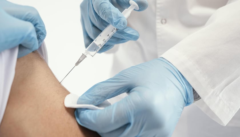 Od 22 lipca można przyjąć czwartą dawkę szczepienia przeciw COVID-19