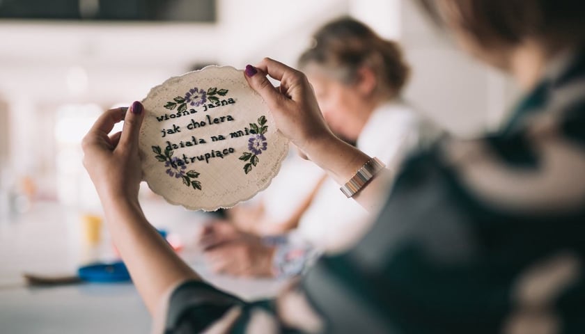 Mikrogranty, makatka, zdjęcie ilustracyjne
