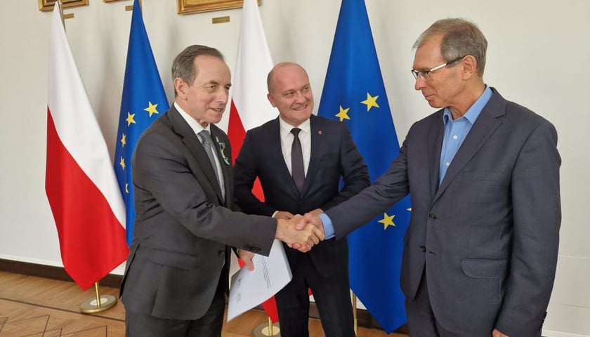 Przekazanie pakietu ustaw ratunkowych Marszałkowi Senatu Tomaszowi Grodzkiemu