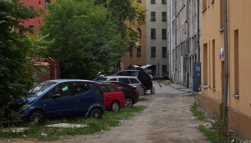 Podwórze w obrębie ul. Łowieckiej, pl. Staszica i ul. Biskupa Tomasza Pierwszego przejdzie renowację