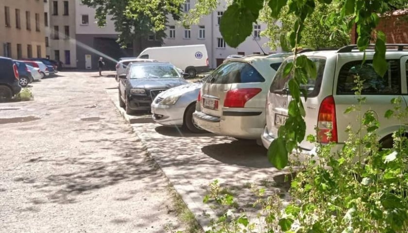 Podwórze w obrębie ul. Łowieckiej, pl. Staszica i ul. Biskupa Tomasza Pierwszego przejdzie renowację