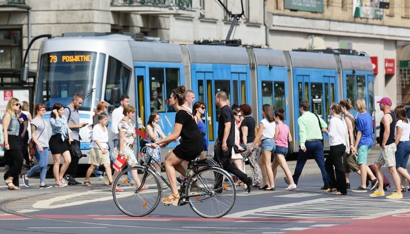 ruch uliczny, Wrocław, zdjęcie ilustracyjne