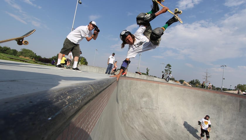 We Wrocławiu trwają przygotowania do budowy trzech nowych miejsc do jazdy na dekorolce, BMX-ie, hulajnodze czy rolkach / Zdjęcie ilustracyjne