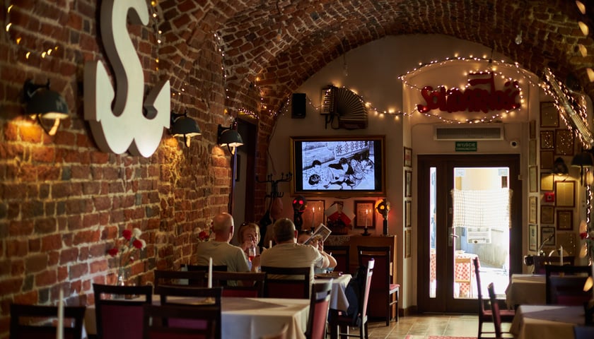 Konspira, czyli podziemna restauracja na pl. Solnym we Wrocławiu.