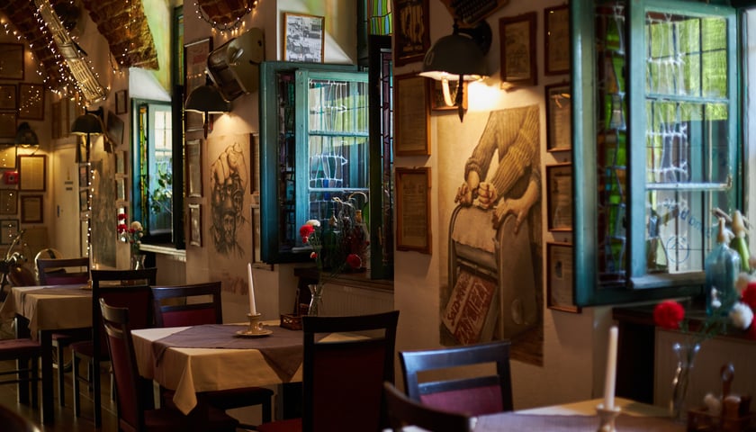 Konspira, czyli podziemna restauracja na pl. Solnym we Wrocławiu.