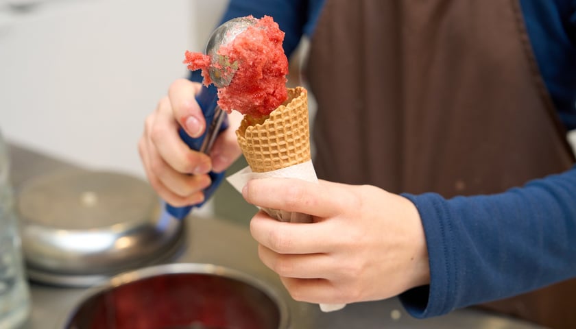 W Al Pączino zjemy świeżo nadziewane pączki i lody.