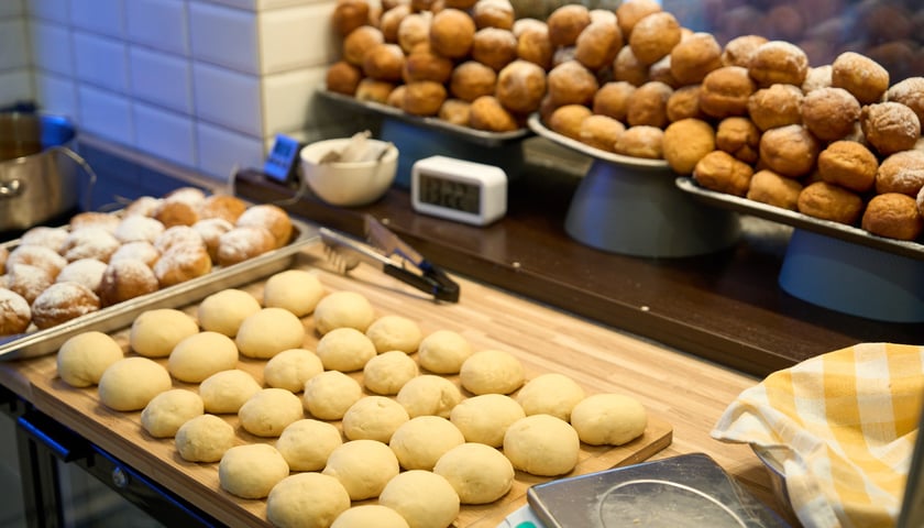 W Al Pączino zjemy świeżo nadziewane pączki.