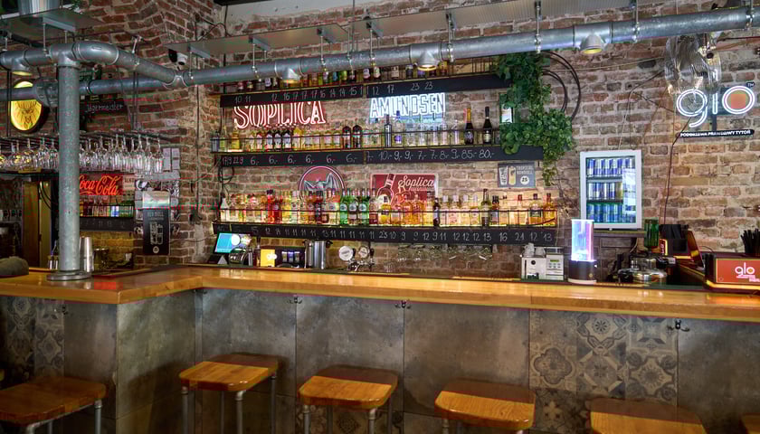 Kombinat to znany pub na pl. Solnym we Wrocławiu.