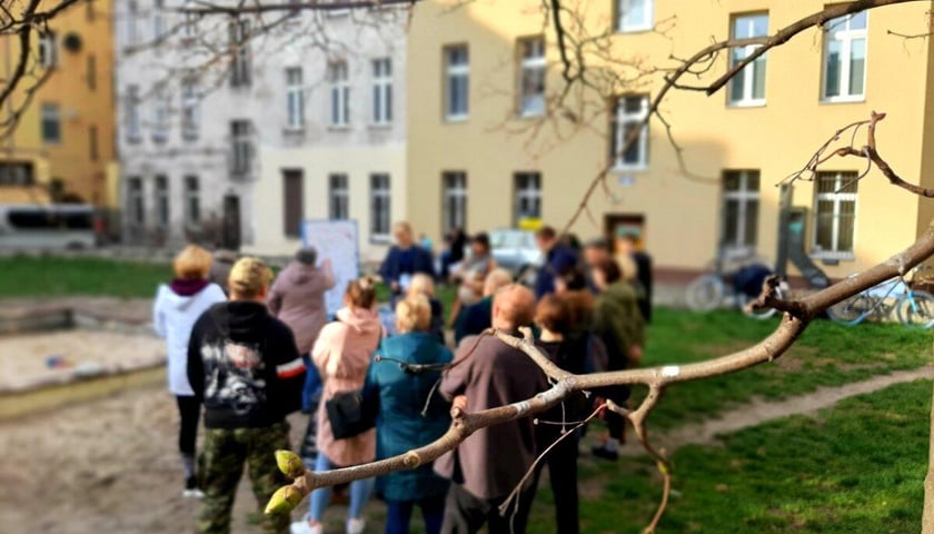 konsultacje podwórka przy ulicy Barlickiego we Wrocławiu