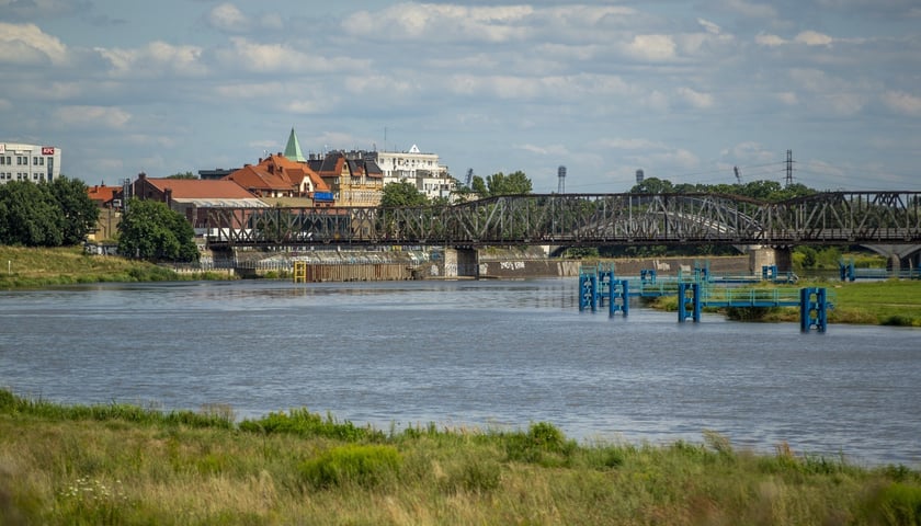 Не входьте в річку Одра, не допускайте до неї своїх собак!