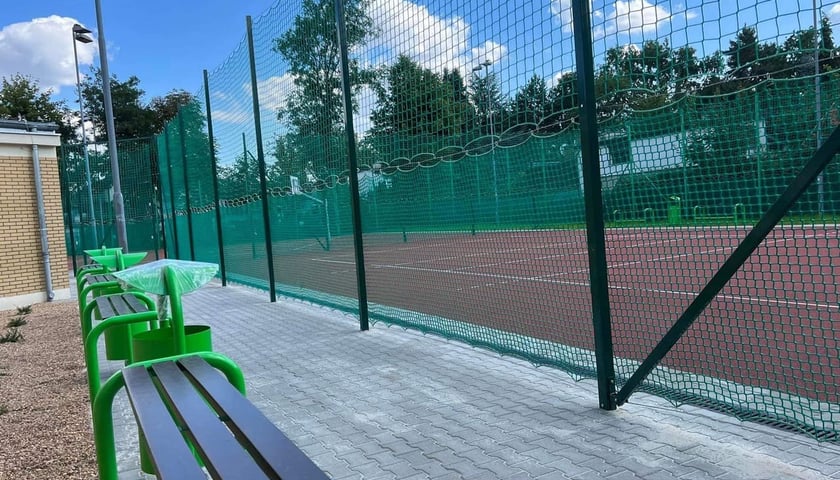 Uczniowie Szkoły Podstawowej nr 64 będą mogli zagrać w koszykówkę i siatkówkę