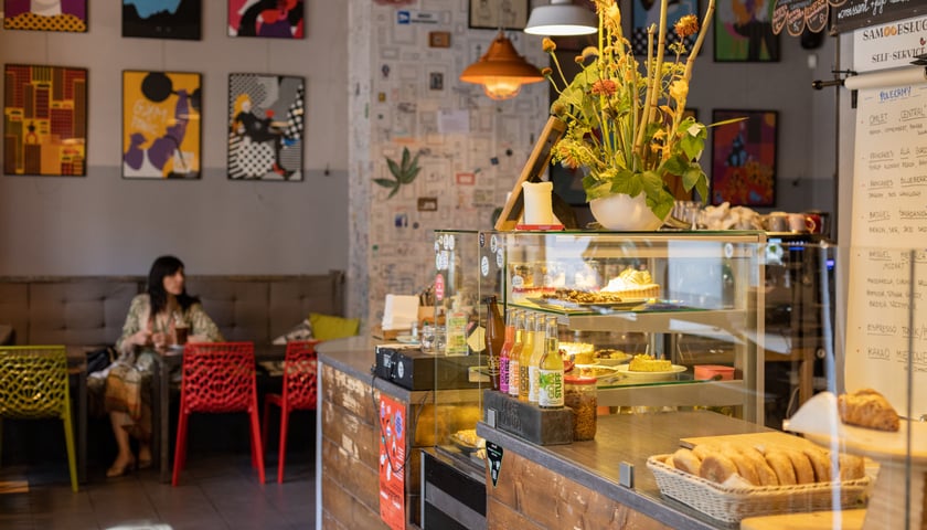 W Central Cafe na św. Antoniego we Wrocławiu zjemy świeżo wypiekane bajgle.