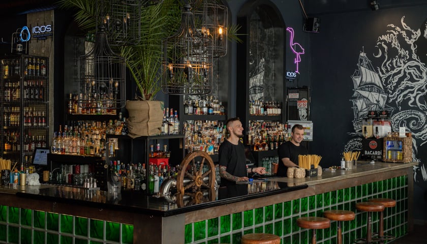 Rumbar to prawdziwy pub dla piratów! Wpadaj tu na drinka i rybę!