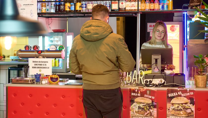 SMASH to drugi lokal wrocławskiej restauracji Szamani Street Food.