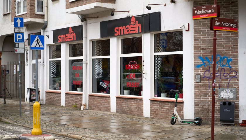 SMASH to drugi lokal wrocławskiej restauracji Szamani Street Food.