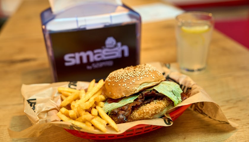 SMASH to drugi lokal wrocławskiej restauracji Szamani Street Food.