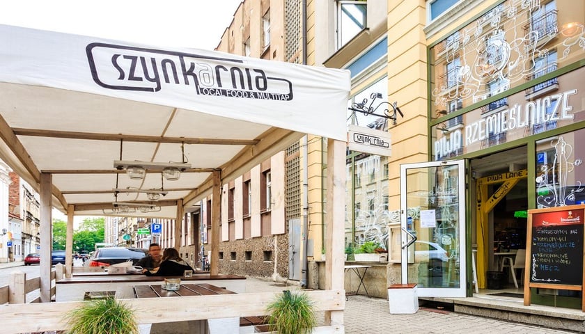 Do Szynkarni na ul. św. Antoniego wpadnij na piwo, podpłomyka i szynkę farmerską.