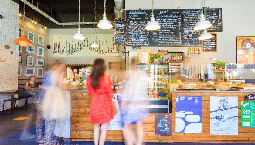 W Central Cafe na św. Antoniego we Wrocławiu zjemy świeżo wypiekane bajgle.