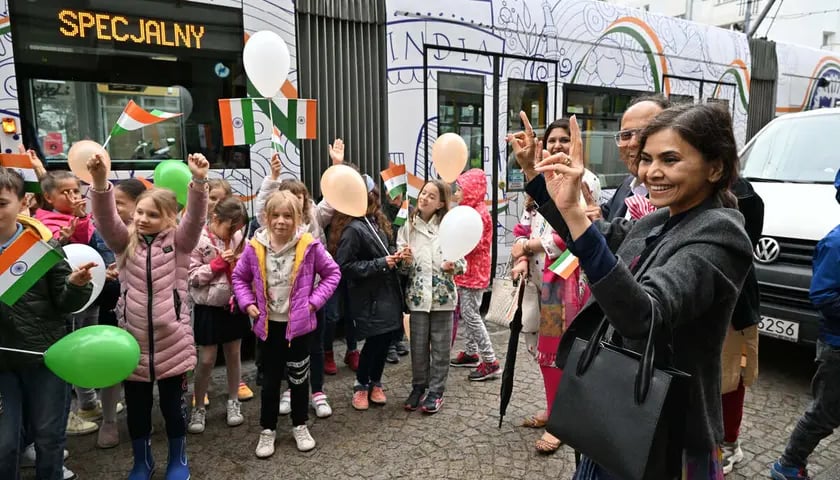 Uroczyste nadanie jednemu z wrocławskich tramwajów imienia Dobrego Maharadży Navanagaru