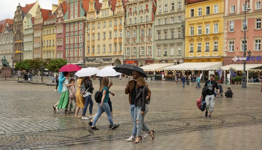 deszcz Wrocław Rynek, zdjęcie ilustracyjne