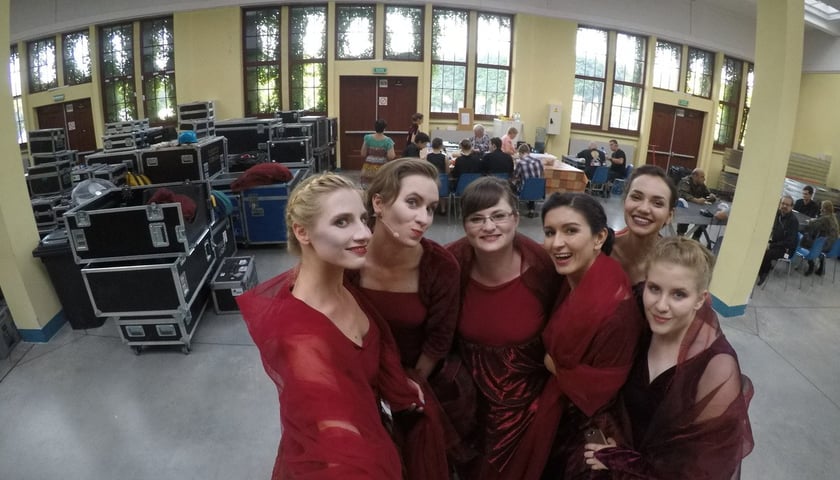 Czarownice i wiedźmy na chwilę przed spotkaniem z Mefistofelesem i Faustem, superwidowisko Opery Wrocławskiej "Faust" Ch. Gounoda