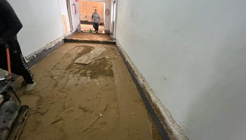 W Szkole Podstawowej nr 108 remontowana jest m.in. sala gimnastyczna