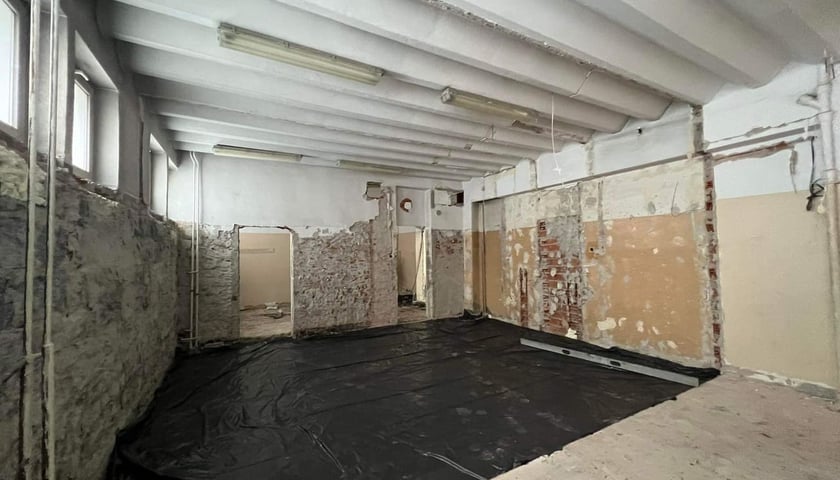 W Szkole Podstawowej nr 108 remontowana jest m.in. sala gimnastyczna