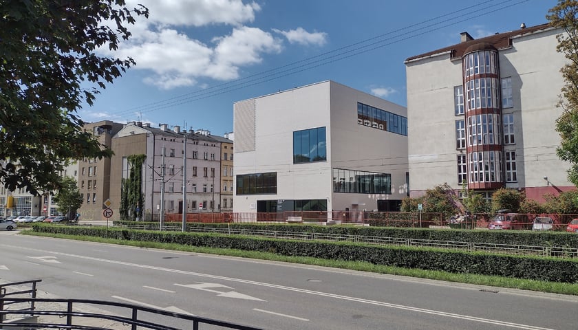 Budynek sportowy Liceum Ogólnokształcącym nr XIII im. Aleksandra Fredry gotowy na nowy rok szkolny