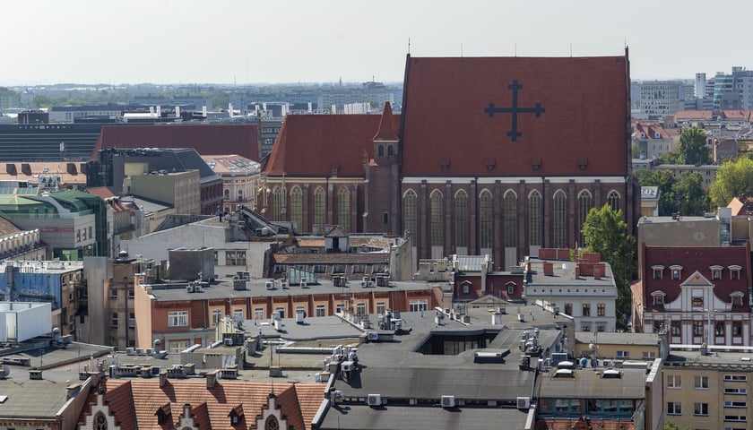 Największy średniowieczny dach w Polsce jest we Wrocławiu, na kościele św. Doroty