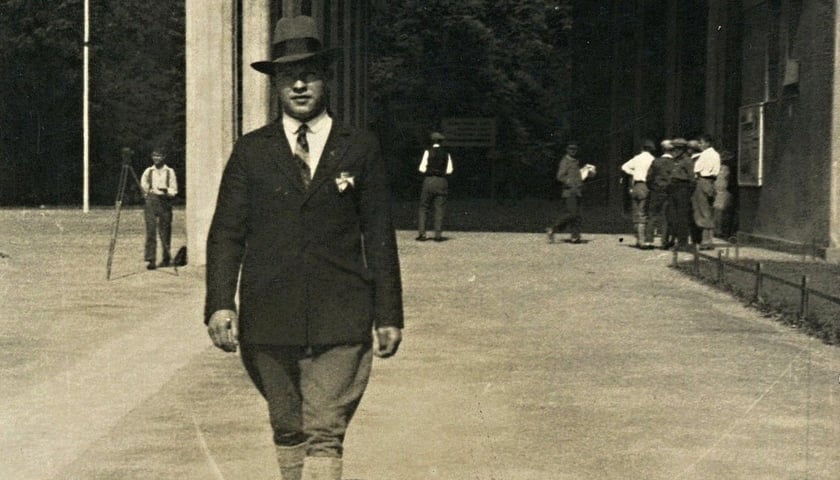 Breslau, 1939 rok, mężczyzna w kapeluszu. Zdjęcie ilustracyjne