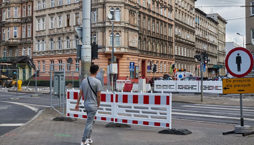 Przebudowa ul. Pomorskiej potrwa około półtora roku. Kierowcy i pasażerowie komunikacji miejskiej muszą liczyć się z utrudnieniami