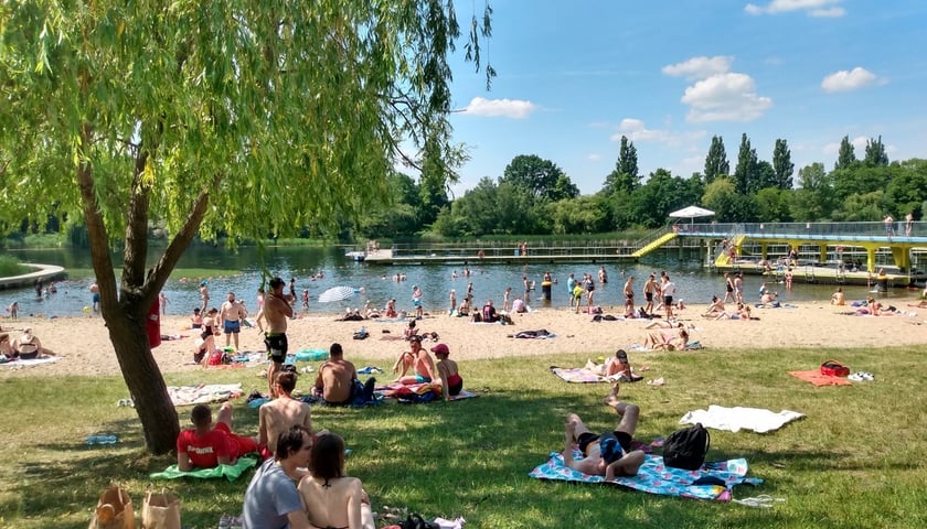 W tym sezonie wrocławskie baseny i kąpieliska odwiedziło 166 tys. osób