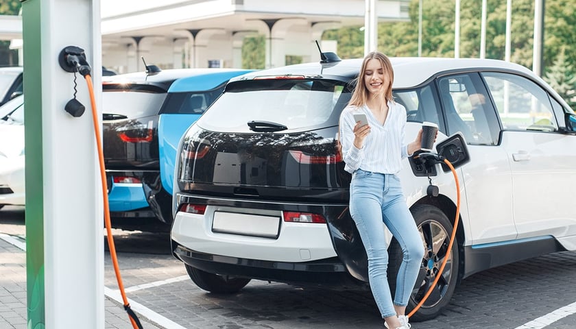 We Wrocławiu powstaje coraz więcej stacji do ładowania pojazdów elektrycznych