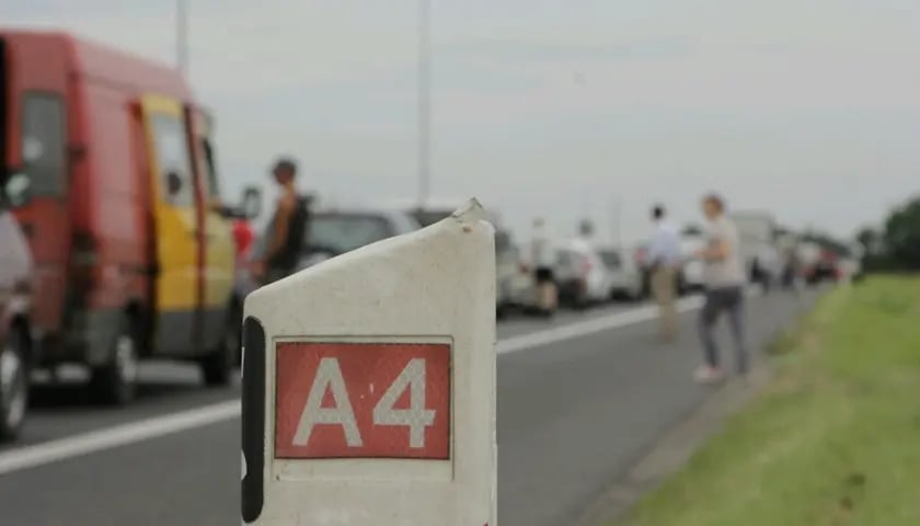 Wypadek na autostradzie A4. Uwaga na utrudnienia w ruchu. Zdjęcie ilustracyjne