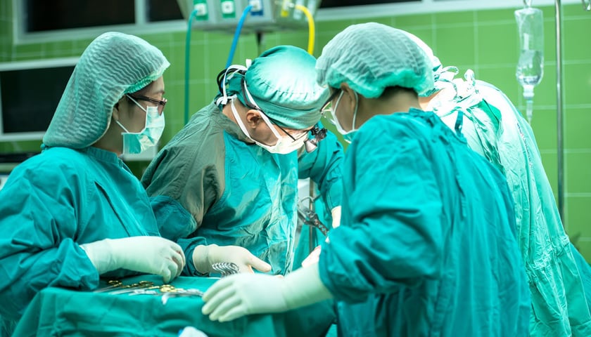Operacja ratująca życie małego pacjenta trwała sześć godzin