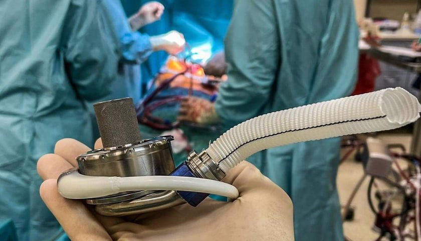 Niezwykła akcja w Uniwersyteckim Szpitalu Klinicznym we Wrocławiu: pacjent z Norwegii przyleciał po nowe serce