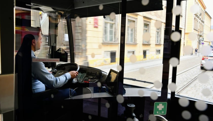 Latem doszło do dwóch ataków na pracowników MPK. Najpierw zaatakowano kierowcę, później jednego z pracowników, którzy wykonywali roboty torowe