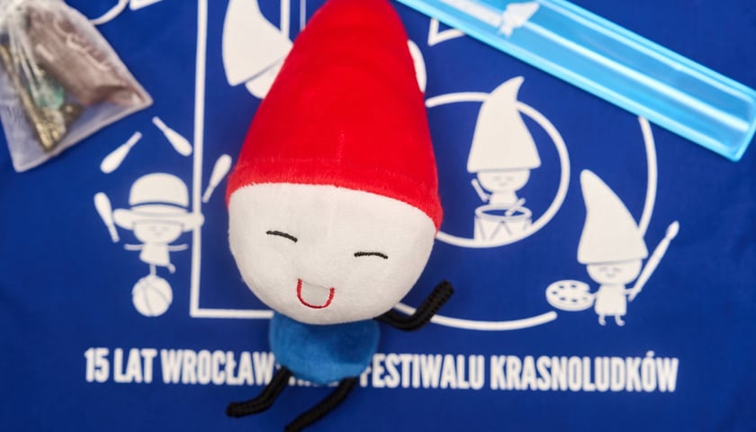 <p>Na zdjęciu nagrody w konkursie krasnalowym</p>