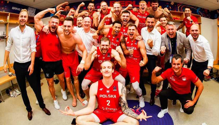 Reprezentacja Polski jest rewelacją Mistrzostw Europy w koszykówce. W drużynie panuje świetna atmosfera.